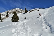 37 In decisa e faticosa salita su neve rammollita